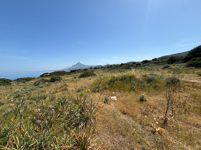 Grundstück zum Verkauf mit atemberaubendem Meer- und Bergblick