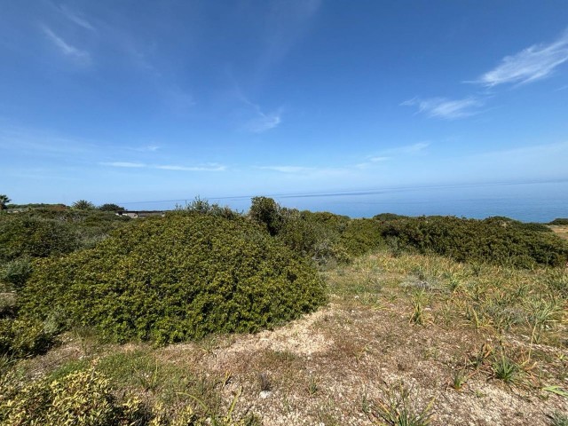 Grundstück zum Verkauf mit atemberaubendem Meer- und Bergblick