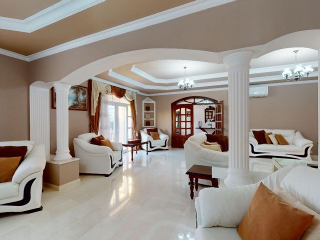 Wunderschöne Villa mit 7 Schlafzimmern und privatem Pool in Edremit: Ein luxuriöser Zufluchtsort