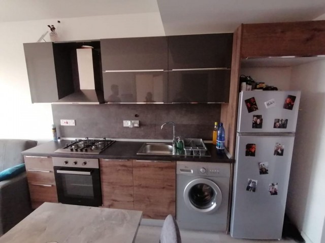 Mağusa merkezde Premier apartmanında satılık 1+1 eşyalı daireler