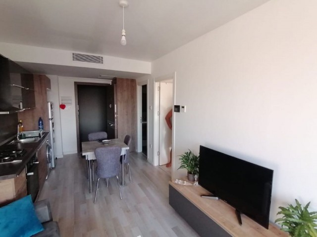 Mağusa merkezde Premier apartmanında satılık 1+1 eşyalı daireler