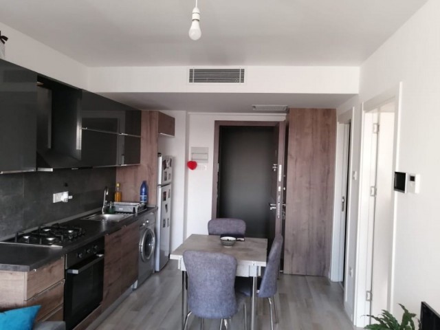 Mağusa merkezde Premier apartmanında satılık 1+1 eşyalı daireler