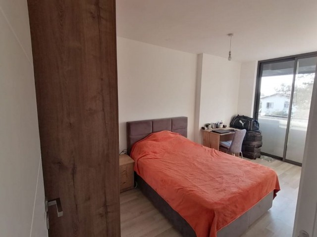 Mağusa merkezde Premier apartmanında satılık 1+1 eşyalı daireler