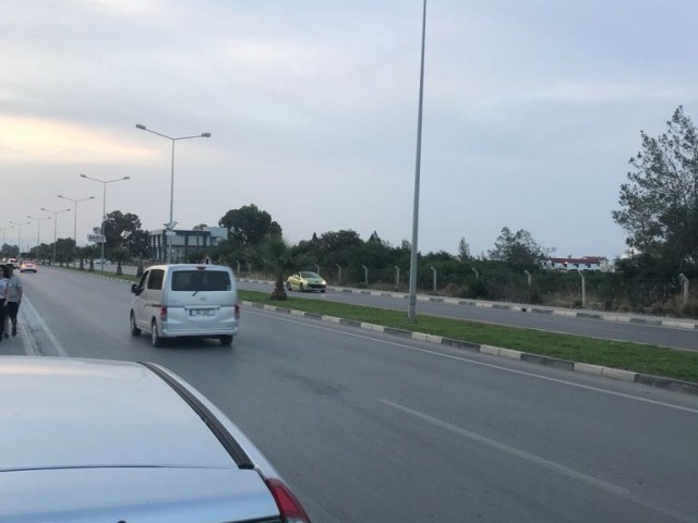 Das komplette Gebäude neben dem Staatskrankenhaus im Zentrum von Famagusta steht zum Verkauf.