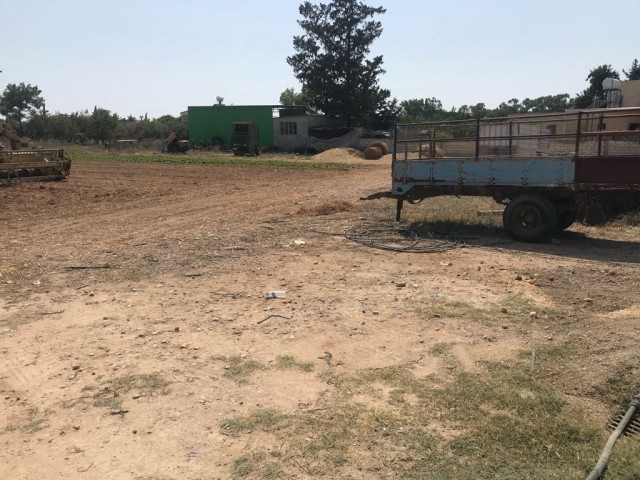زمین منطقه بندی شده 2 decare 1 evlek برای فروش در مرکز روستای Mormenekşe