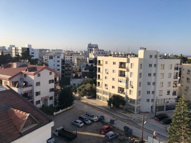 3+2 200 m2 Penthouse-Maisonette-Wohnung zum Verkauf im Zentrum von Famagusta