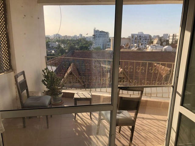 3+2 200 m2 Penthouse-Maisonette-Wohnung zum Verkauf im Zentrum von Famagusta