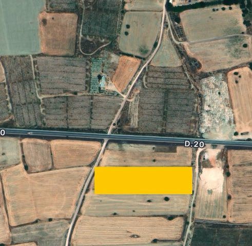 A field in Iskele, between Iskele-Nicosia road, is for sale.