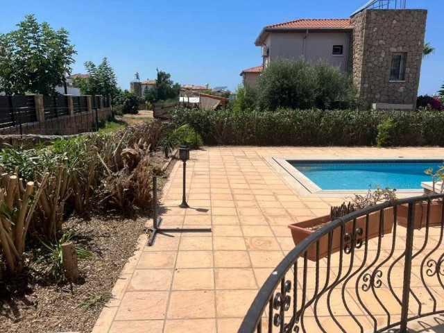 4+1 Villa mit Pool zum Verkauf in Kyrenia Catalköy