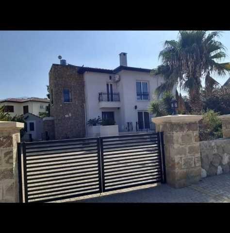4+1 Villa mit Pool zum Verkauf in Kyrenia Catalköy