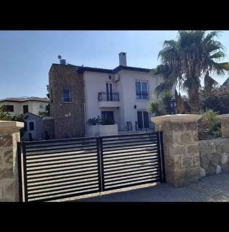 4 bedroom villa with pool for sale at Kyrenia Çatalköy. 