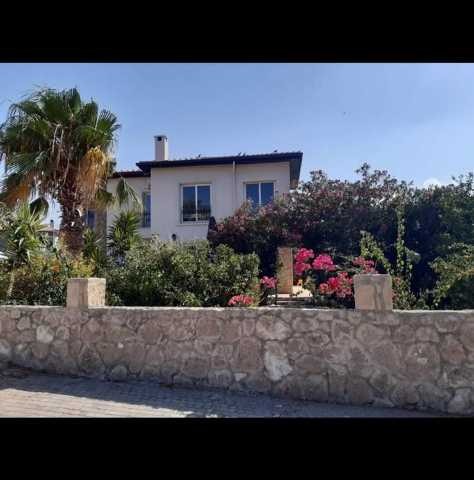 4 bedroom villa with pool for sale at Kyrenia Çatalköy. 