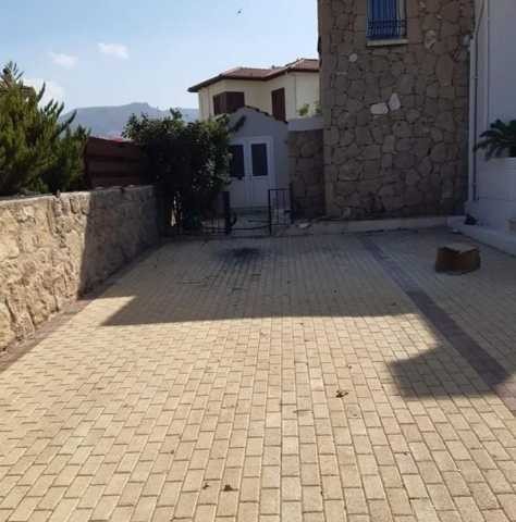 4 bedroom villa with pool for sale at Kyrenia Çatalköy. 