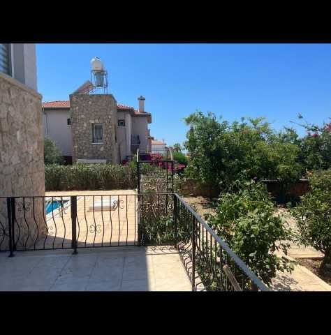 4+1 Villa mit Pool zum Verkauf in Kyrenia Catalköy