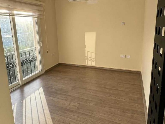 Girne Catalköyde satılık 4+1 havuzlu villa