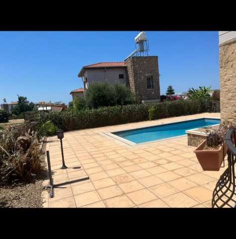 4 bedroom villa with pool for sale at Kyrenia Çatalköy. 