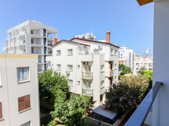 Girne merkezi konum 1+1 lüks full eşyalı daire