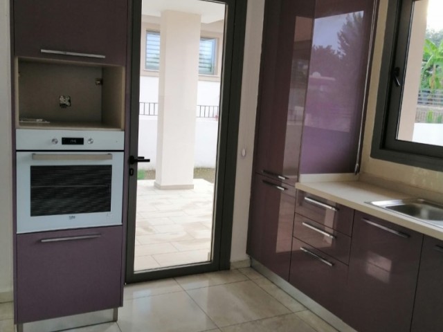 girne zeytinlikte mükemmel eşyalı 3+1 ful eşyalı villa 