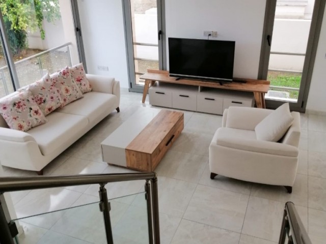 girne zeytinlikte mükemmel eşyalı 3+1 ful eşyalı villa 