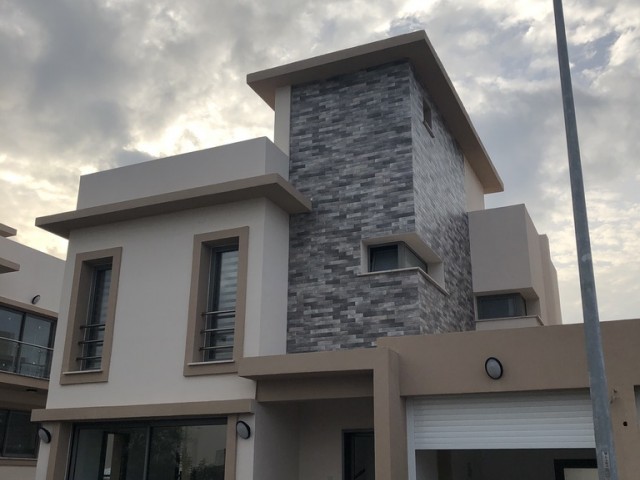 girne zeytinlikte mükemmel eşyalı 3+1 ful eşyalı villa 