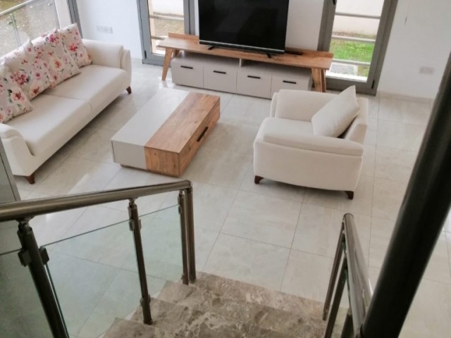 girne zeytinlikte mükemmel eşyalı 3+1 ful eşyalı villa 