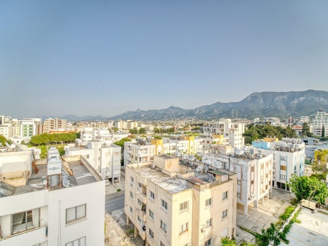 2+1 Wohnung Zum Verkauf In Fantastischer Lage Im Zentrum Von Kyrenia ** 