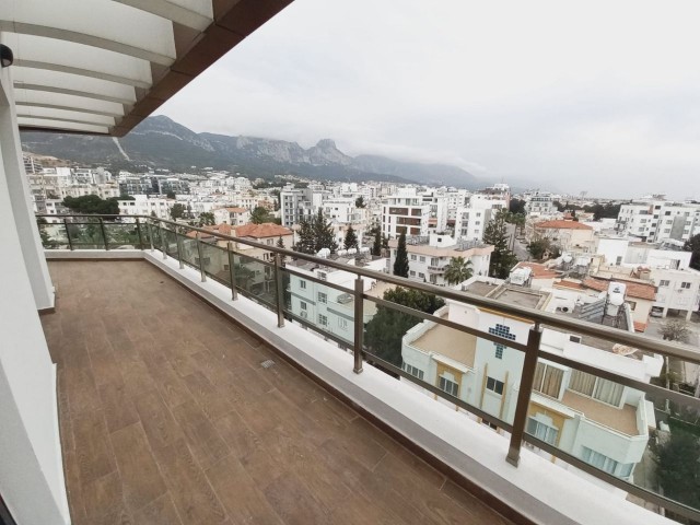 Fully Furnished 3+1 Luxurious Penthouse In The Center Of Kyrenia