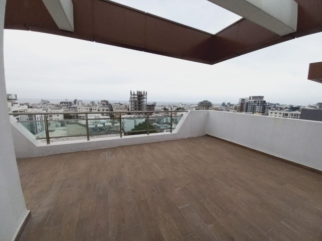 Fully Furnished 3+1 Luxurious Penthouse In The Center Of Kyrenia