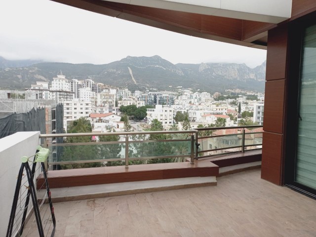 Fully Furnished 3+1 Luxurious Penthouse In The Center Of Kyrenia