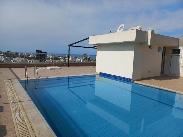 3+1 Penthaus Mit Privatem Pool Im Zentrum Von Kyrenia ** 