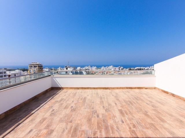 VOLL MÖBLIERTES 2 + 1 PENTHOUSE IM ZENTRUM VON KYRENIA ** 