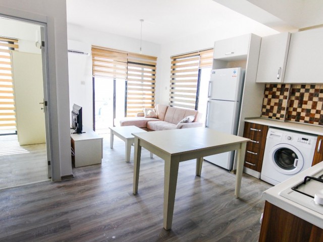 VOLL MÖBLIERTES 2 + 1 PENTHOUSE IM ZENTRUM VON KYRENIA ** 