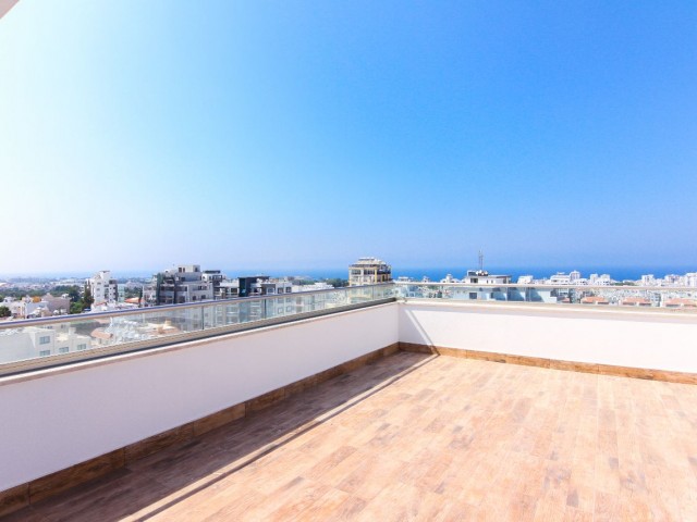 VOLL MÖBLIERTES 2 + 1 PENTHOUSE IM ZENTRUM VON KYRENIA ** 