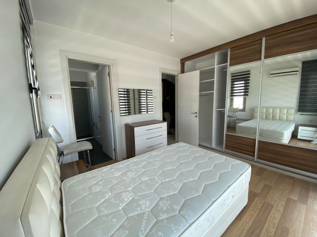 2+1 PENTHOUSE IM ZENTRUM VON KYRENIA ** 