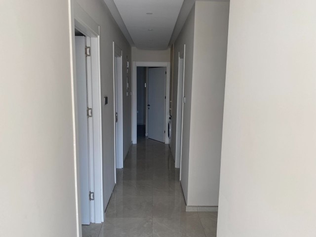 GİRNE MERKEZDE LÜX EŞYALI 3+1 SIFIR DAİRE