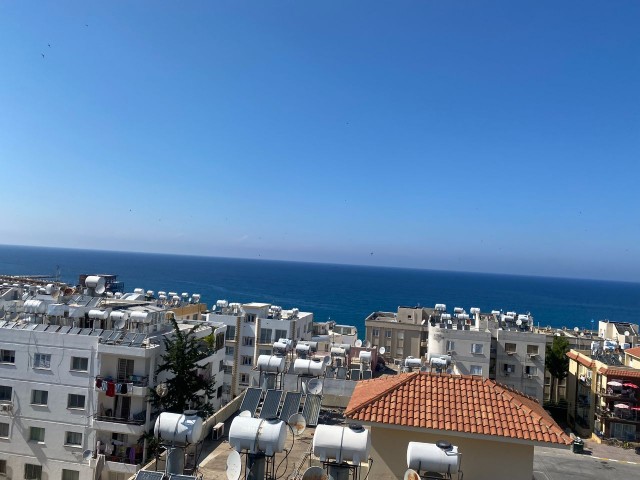 AUSGEZEICHNETE AUSSICHT UND AUSGEZEICHNETE LAGE IM ZENTRUM VON KYRENIA, 2+1 PENTHOUSE MÖBLIERT ** 