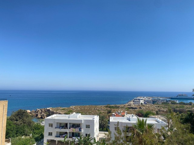 AUSGEZEICHNETE AUSSICHT UND AUSGEZEICHNETE LAGE IM ZENTRUM VON KYRENIA LU LLOGARA MÖBLIERT 1+1 ** 