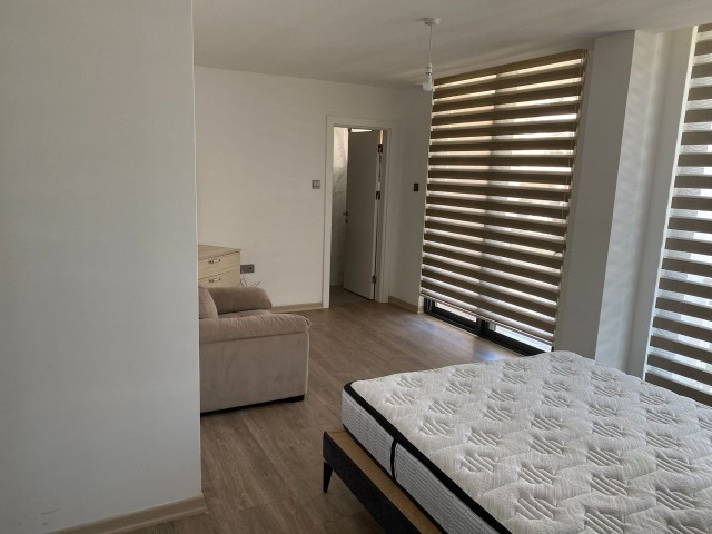 3 +1 SEHR GERÄUMIGE WOHNUNG IM ZENTRUM VON KYRENIA ** 