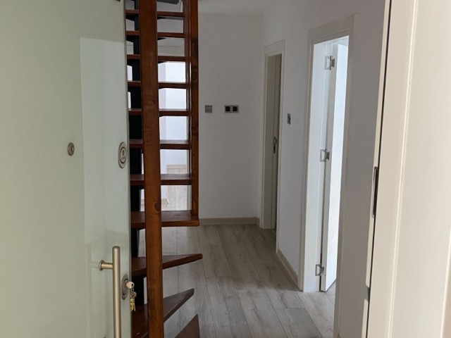 GİRNE MERKEZ BÖLGESİNDE LÜKS EŞYALI SIFIR 3+1 DUBLEX PENTHOUSE DAİRE