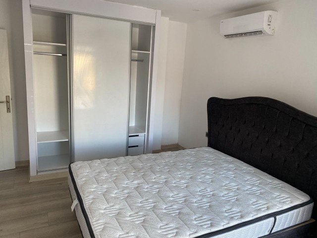 LUXURIÖS MÖBLIERTE 3+1 DUBLEX-PENTHOUSE-WOHNUNG IM ZENTRUM VON KYRENIA