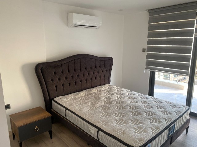 LUXURIÖS MÖBLIERTE 3+1 DUBLEX-PENTHOUSE-WOHNUNG IM ZENTRUM VON KYRENIA