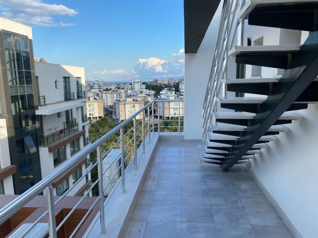 GİRNE MERKEZ BÖLGESİNDE LÜKS EŞYALI SIFIR 3+1 DUBLEX PENTHOUSE DAİRE