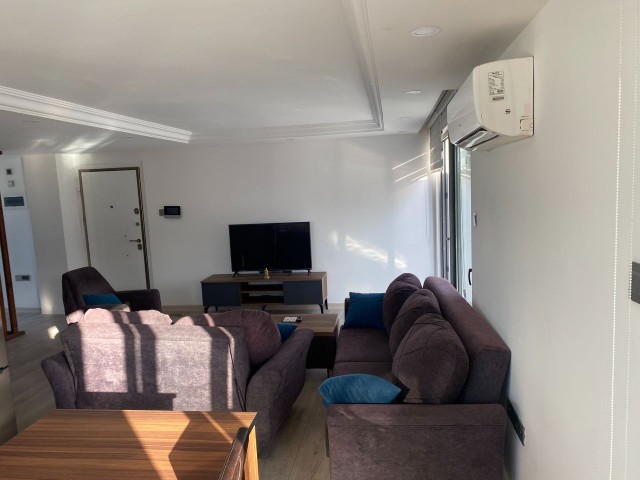 LUXURIÖS MÖBLIERTE 3+1 DUBLEX-PENTHOUSE-WOHNUNG IM ZENTRUM VON KYRENIA