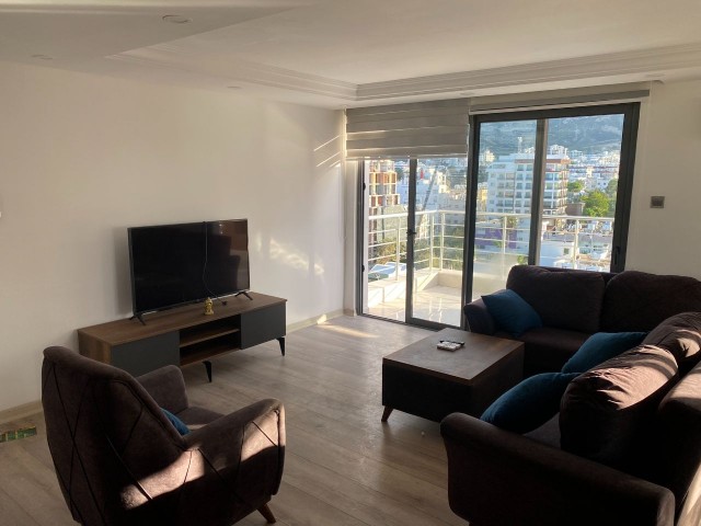 LUXURIÖS MÖBLIERTE 3+1 DUBLEX-PENTHOUSE-WOHNUNG IM ZENTRUM VON KYRENIA