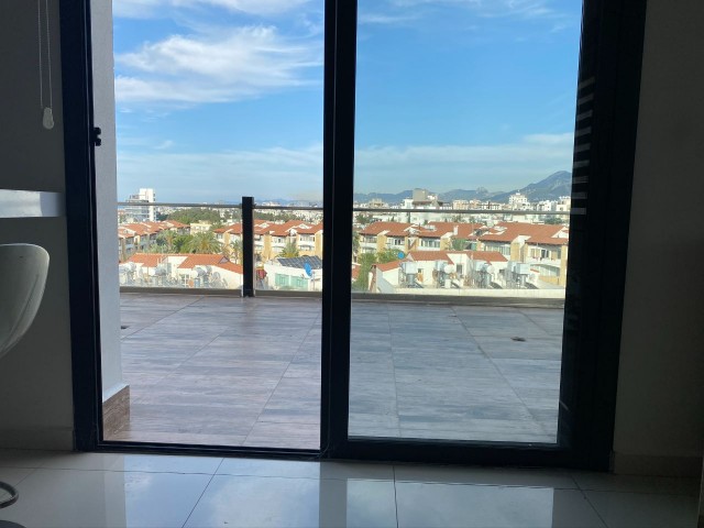 GİRNE MERKEZDE LÜX EŞYALI 2+1 PENTHOUSE 