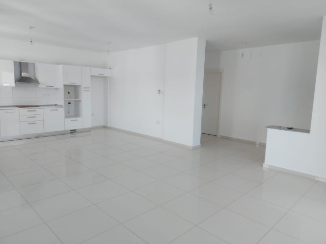 Girne merkez de 3+1 penthouse dag manzaralı