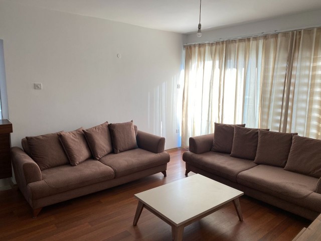 KYRENIA ZENTRUM, SAUBER 3 + 1 WOHNUNG