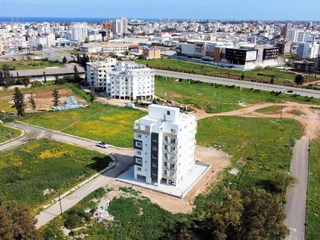 Mağusa Merkezinde Aile Yaşantınıza Uygun Yatırım Amaçlı ve Kira Garantili 2 Yatak Odalı Apartman Son Daire.