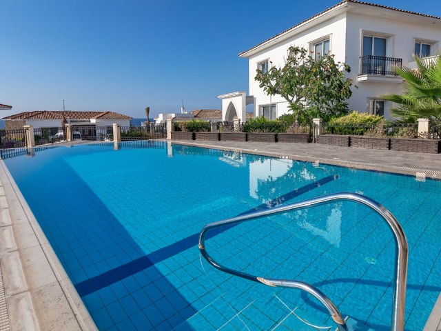 ESENTEPE 5 + 1 VILLA MIT BLICK AUF DIE BERGE UND DAS MEER, PRIVATER POOL