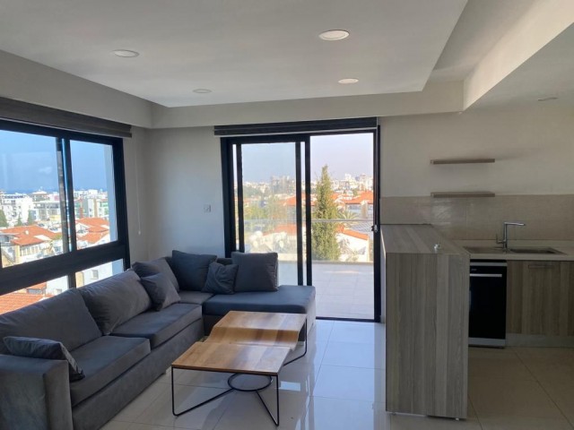 LUXUSMÖBLIERTES 2+1-PENTHOUSE IM KYRENIA-ZENTRUM